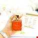  ادکلن زنانه باکارات رژ Bakarat Rouge 540 کد 1493، در ترکیب همزمان نت های زنانه و مردانه ای است، که در ترکیبات گرم و دنج صمغی بالزامیکی آن به کار گرفته شده است. رایحه منسجم و جادویی این عطر دارای سیلاژ عمیقی است. بنابراین اندازه فقط 2 پاف از این عطر کافی است تا بازخورد خوبی از اطرافیانتان دریافت کنید.
