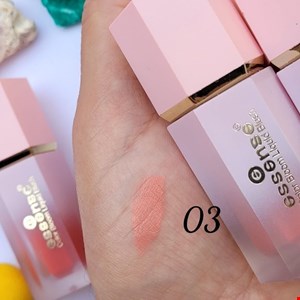 رژگونه مایع پد دار اسنس